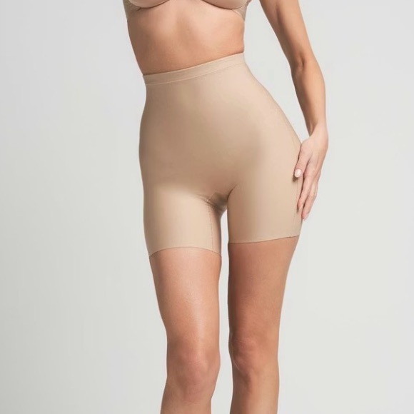 Skims Body CORE SCULPT MID RISE SHORT